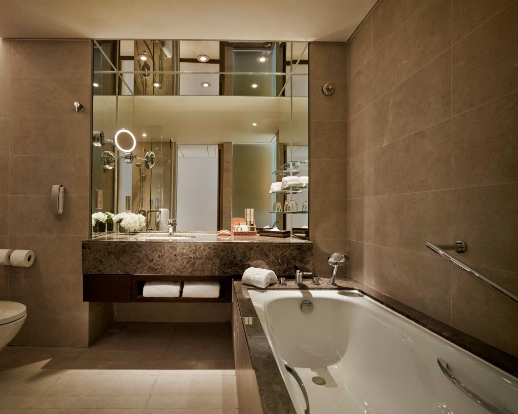 Tanjung Wing Deluxe room - bathroom v3_copy (2)